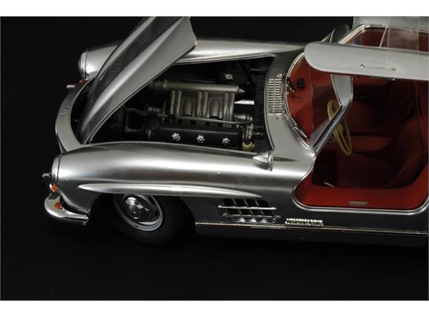 Italeri 1:16  Mercedes Benz 300 SL Gull
