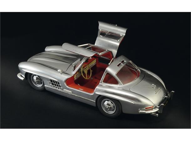 Italeri 1:16  Mercedes Benz 300 SL Gull