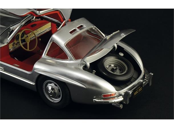 Italeri 1:16  Mercedes Benz 300 SL Gull