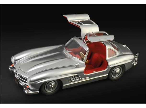 Italeri 1:16  Mercedes Benz 300 SL Gull