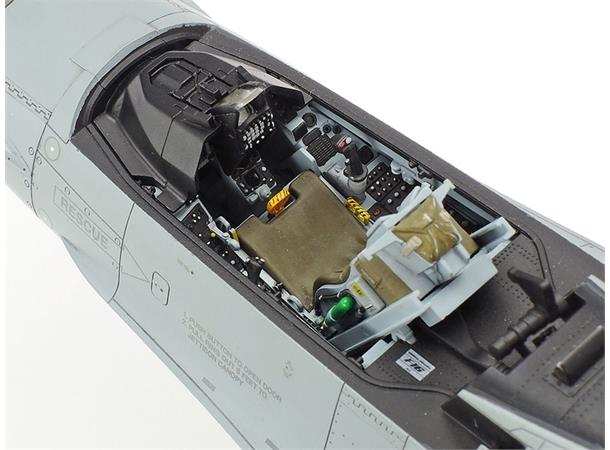 Tamiya F-16CJ Block 50 1/32 plastbyggesett