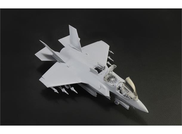 Italeri 1:72 F-35 B Lightning II STOVL