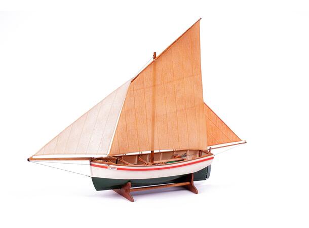 Billing Boats Le Bayard 1:30 tre skrog