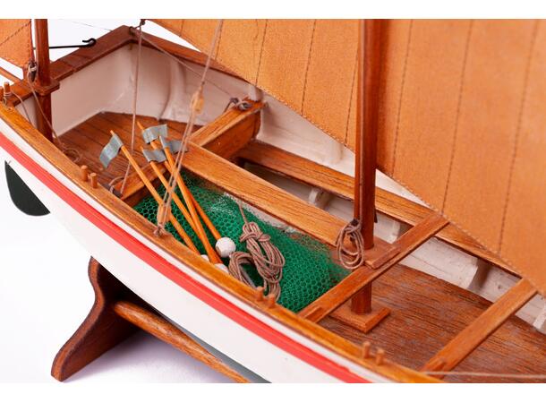 Billing Boats Le Bayard 1:30 tre skrog