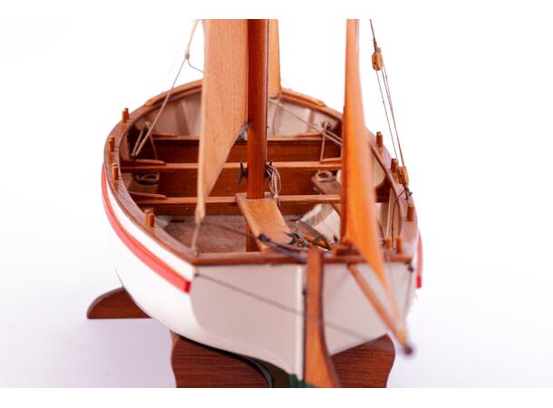 Billing Boats Le Bayard 1:30 tre skrog