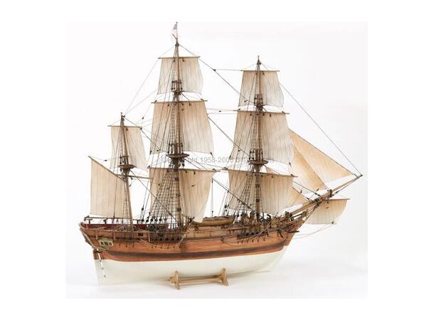 Bounty 1:50 tre skrog Billing Boats byggesett i tre