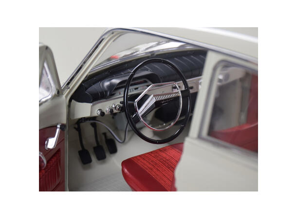 Volvo Amazon 122S  1:8 § mangler noe skruer