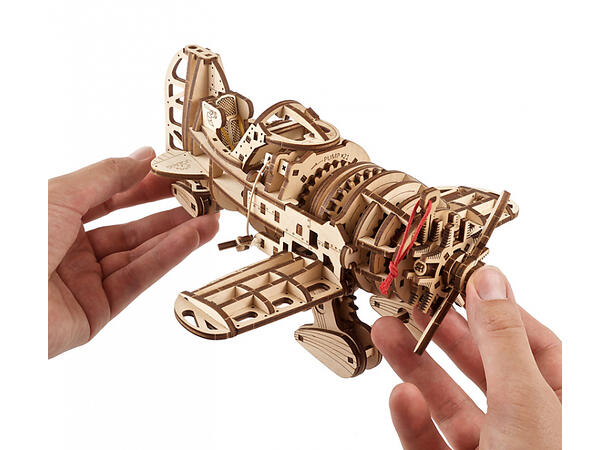 Ugears Mad Hornet fly