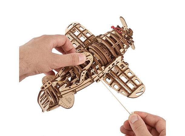 Ugears Mad Hornet fly