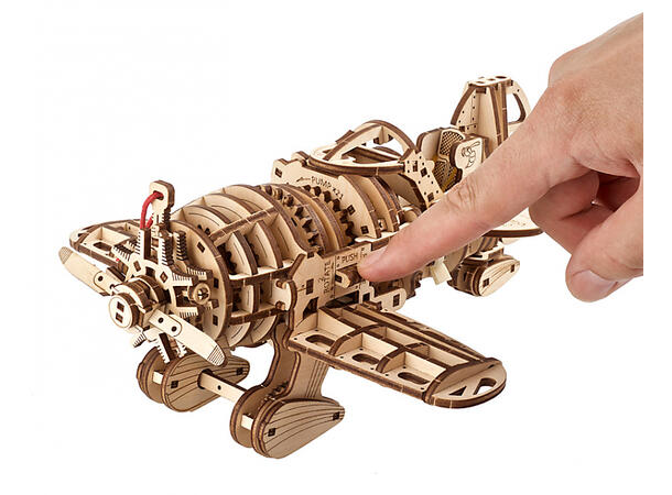 Ugears Mad Hornet fly