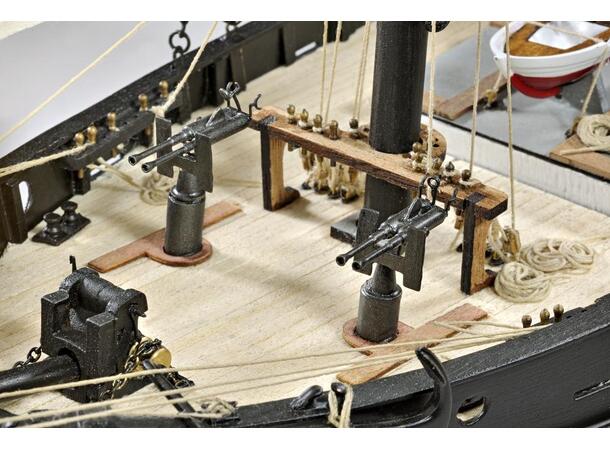 Hunter Q-Ship 1:60 Amati byggesett i tre