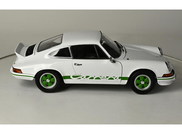IXO Porsche 911 RS 2.7   1:8 Hvit m/grønne striper