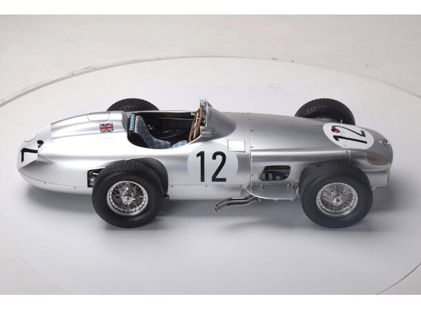 IXO Mercedes W196  1:8 Sterling Moss   50cm lang