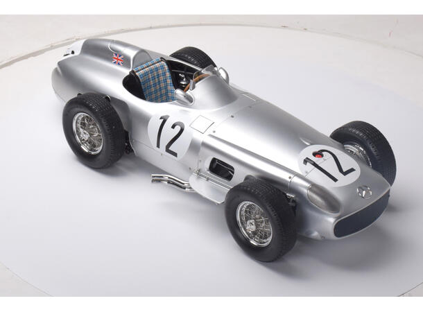 IXO Mercedes W196  1:8 Sterling Moss   50cm lang