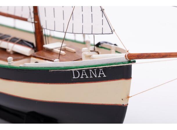 Billing Boats Dana 1:60 plast skrog