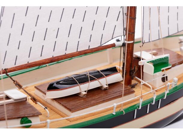 Billing Boats Dana 1:60 plast skrog