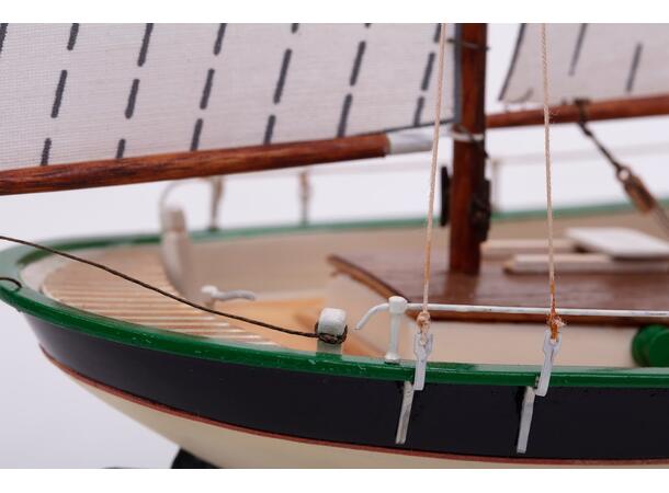 Billing Boats Dana 1:60 plast skrog